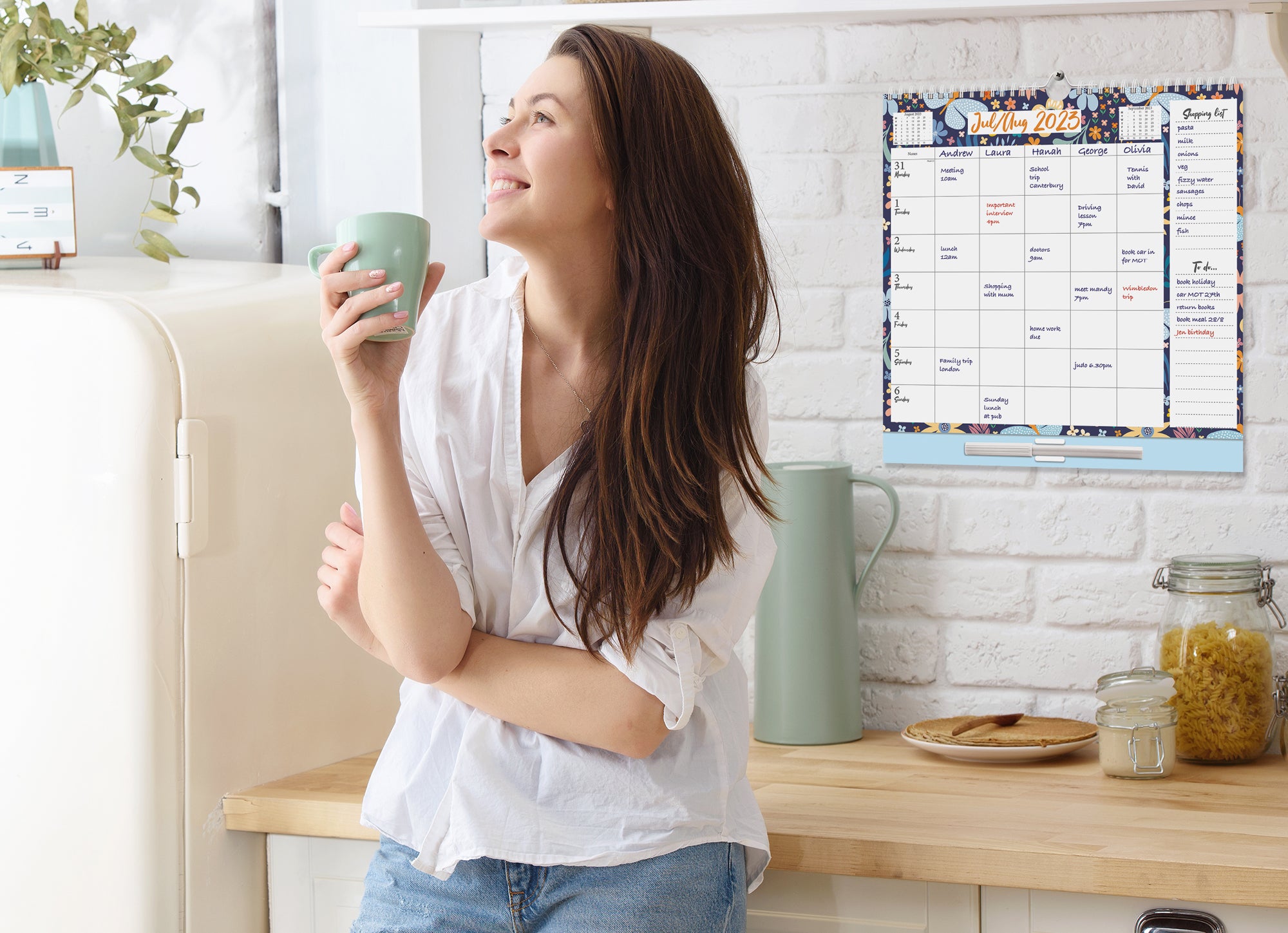 Large 2024 Family Planner 5 Columns Week to View Calendar with Memo Pad 17 Months Wall Planner (Aug 2023 - Dec 2024)